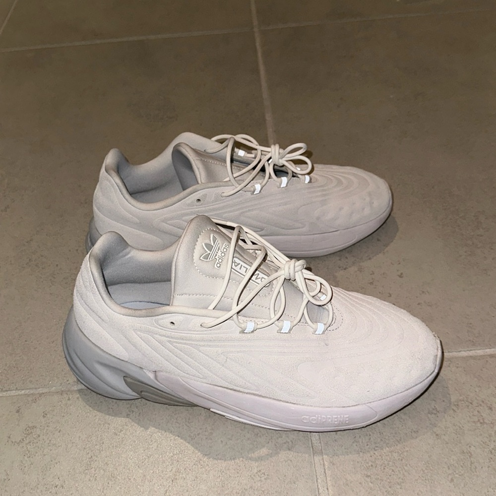 Adidas Ozelia Men’s size 9 like new